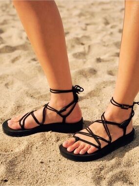 Teva Women's Midform Infinity Strappy Sandals in Black